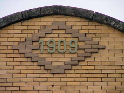 1909 date on building