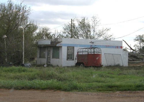 Enochs Tx - Closed gas station
