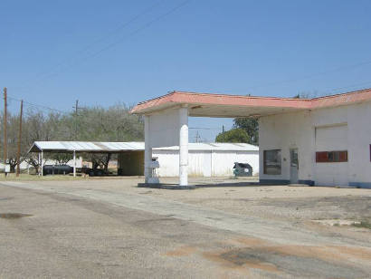 Jayton Tx - Closed Gas Station