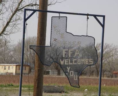 Smyer TX - Texas shaped welcome sign
