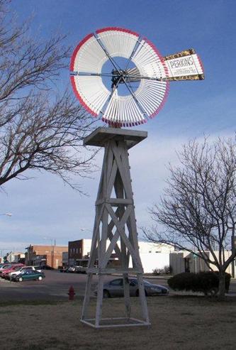 Spearman TX - Windmill on the courthouse lawn.