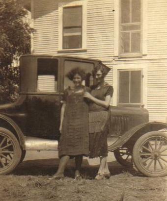 Childress Texas 1914 2 women by car