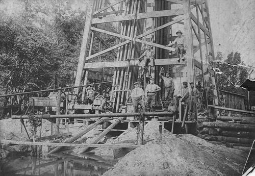 Lodi Texas oil camp and crew, 1920s