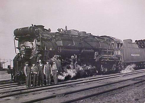 Texas & Pacific locomotive #638 and crew old photo