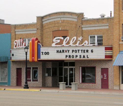 Perryton TX - Ellis Theatre neon sign