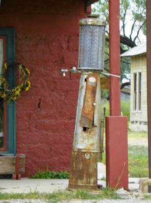 Barnhart Tx - Sawyer's Old Pump