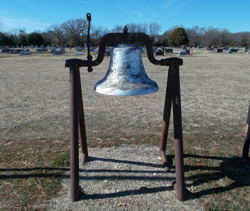 Downing TX - The school bell in Downing Cemetery, Comanche County