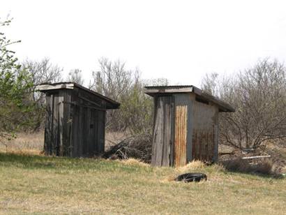 Dundee Tx - Closed Station Outhouses