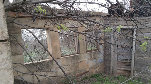 Eolian TX - abandoned stone building ruins