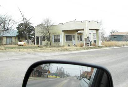 Loraine Texas closed gas station and downtown