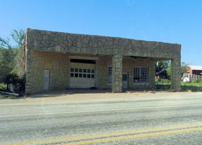 Lueders TX - Closed gas station