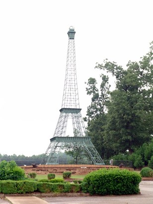 Paris TN - Eiffel Tower Replica