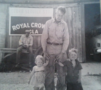 Cedar Station TX - Grandfather and kids
